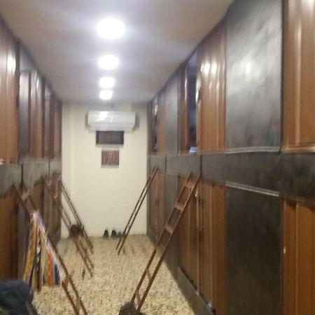 Petra Cabin Dorms Hostel ワディ・ムーサ エクステリア 写真