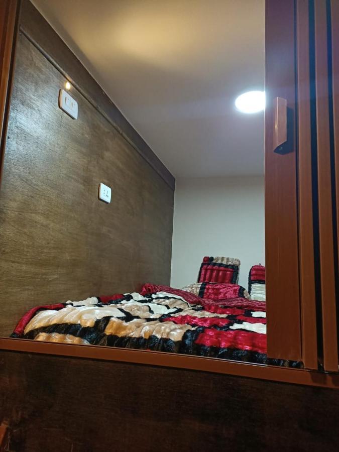 Petra Cabin Dorms Hostel ワディ・ムーサ エクステリア 写真
