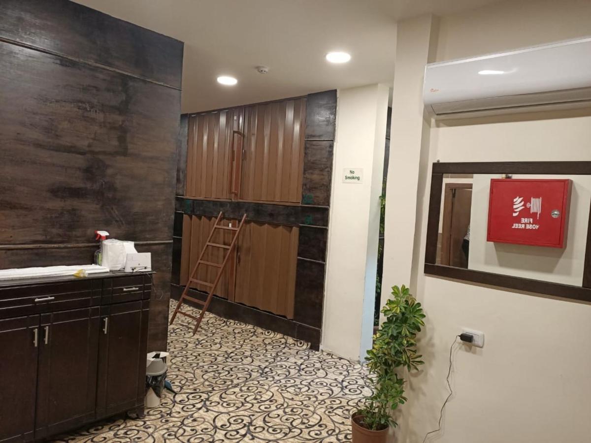 Petra Cabin Dorms Hostel ワディ・ムーサ エクステリア 写真