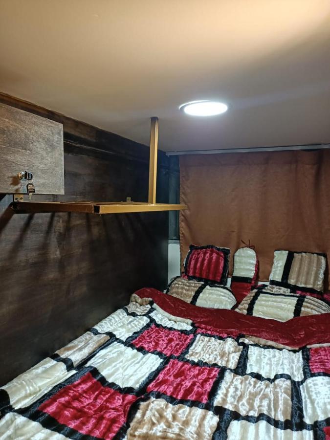 Petra Cabin Dorms Hostel ワディ・ムーサ エクステリア 写真
