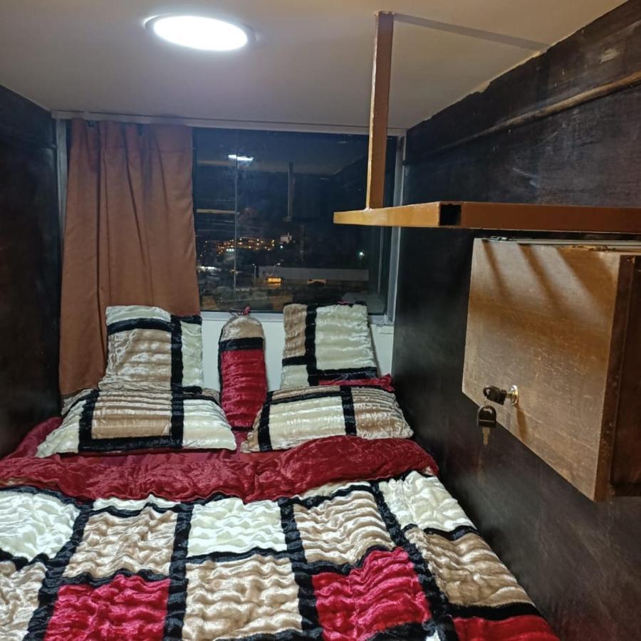 Petra Cabin Dorms Hostel ワディ・ムーサ エクステリア 写真