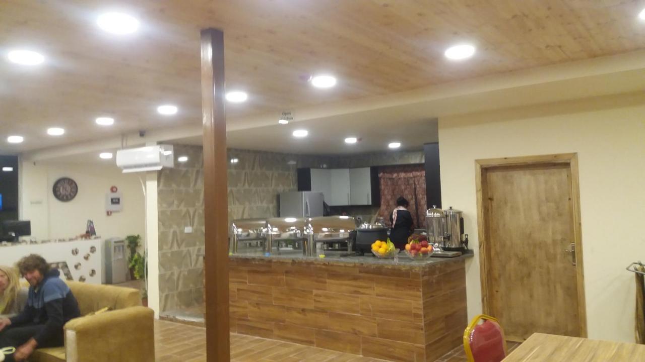 Petra Cabin Dorms Hostel ワディ・ムーサ エクステリア 写真