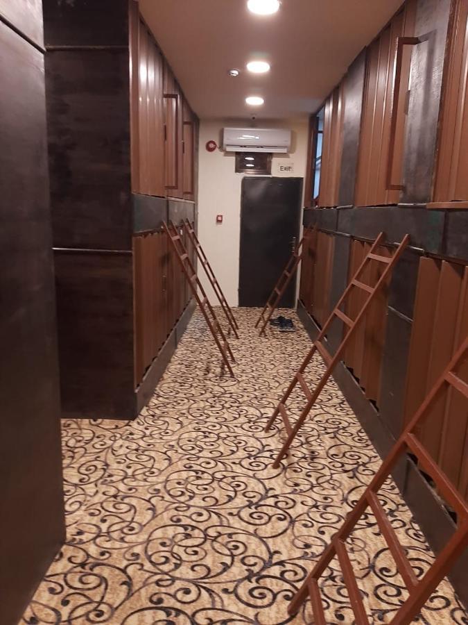 Petra Cabin Dorms Hostel ワディ・ムーサ エクステリア 写真