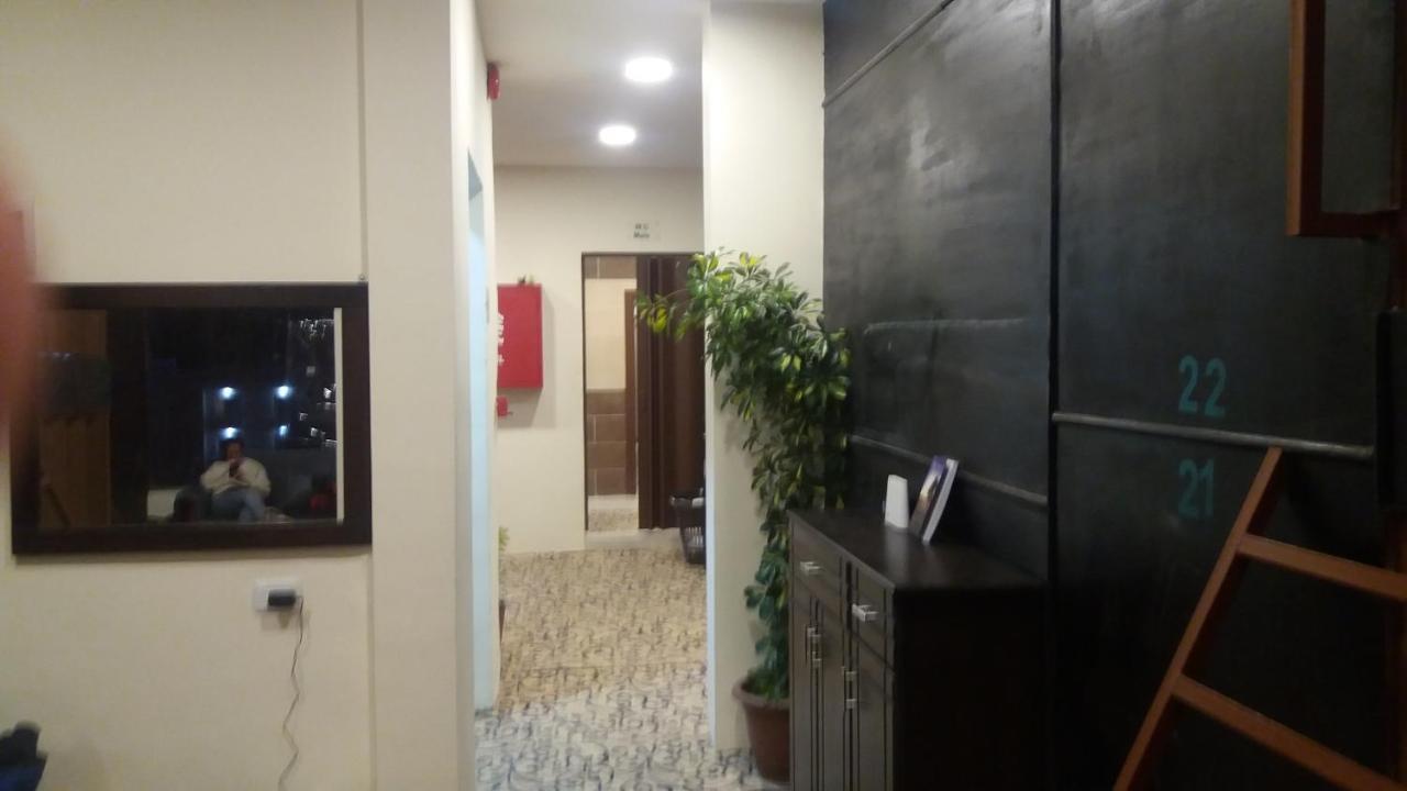 Petra Cabin Dorms Hostel ワディ・ムーサ エクステリア 写真